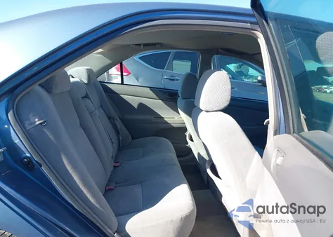 2004 Toyota Camry Le z USA, uszkodzony, nr VIN 4T1BE32KX4U877017